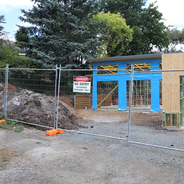 do you deliver and install temporary fencing and what's the cost for these services in Cave Junction